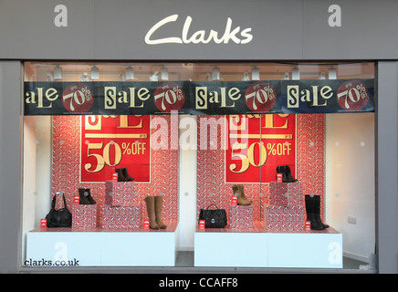 Clarks Schuh Shop Store Frontscheibe Verkauf Zeichen Zeichen shopping Schuhe Einzelhändler uk. Stockfoto