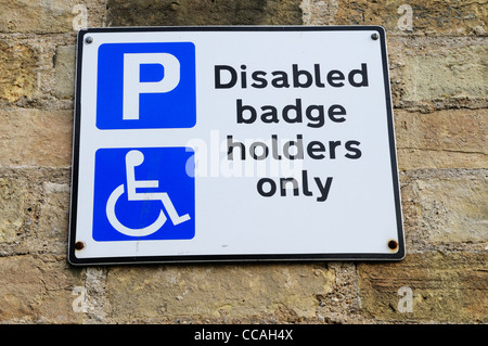 Behindertenausweises Inhaber nur Parkplatz Schild, Cambridge, England, UK Stockfoto