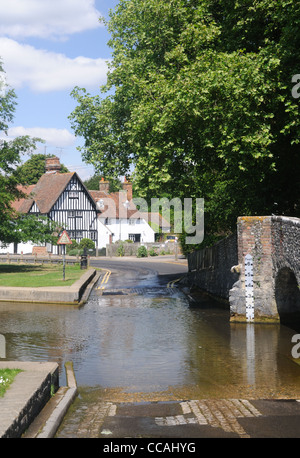 Die Furt über den Fluß Darent in dem malerischen Dorf Eynsford, Kent, England Stockfoto