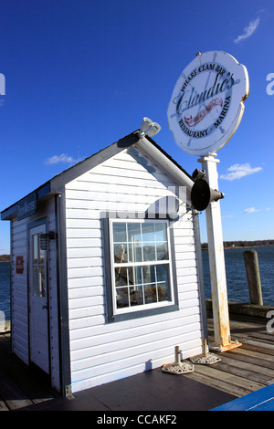 Dock-Master Hütte Claudio Wharf Greenport Long Island NY Stockfoto