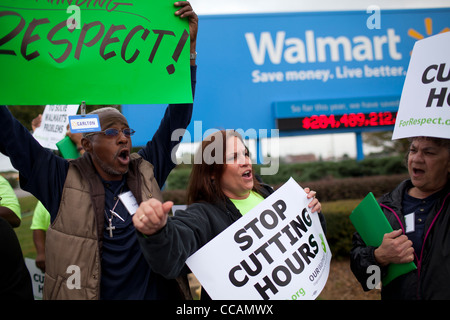 Walmart Mitarbeiter demonstrieren vor dem Walmart Home Office in Bentonville, Arkansas Stockfoto