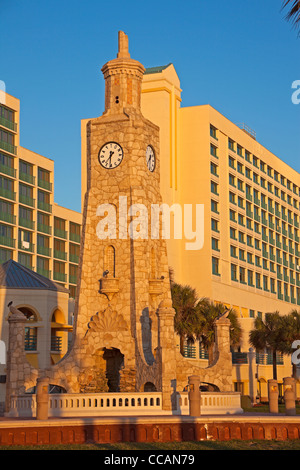 Uhrturm am Strand von Daytona Beach Stockfoto