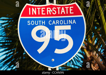 Interstate 95 in South Carolina Zeichen gesehen gegen Palme Stockfoto