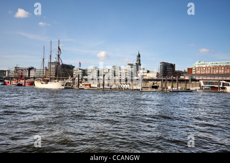 Blick auf die Skyline des Hafens Hamburg, Deutschland. Stockfoto