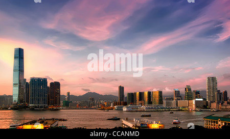 Hong Kong Hafen Sonnenuntergang Panorama Stockfoto