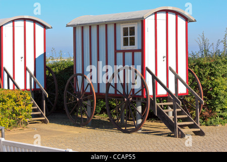 Historischen Strand Wagen verwendet als Locker und Umkleidekabinen im 19. Jahrhundert, Ostseeküste, Bansin, Deutschland Stockfoto