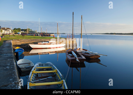 Morgen-Reflexionen von Kinvara Harbour, County Galway, Irland. Stockfoto