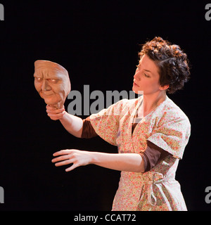 Translunar Paradies durchgeführt von Theater Ad Infinitum, Barbican Pit Theatre, London International Mime Festival 2012 Stockfoto