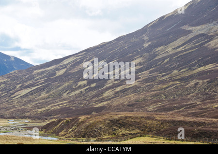 Pass von Drumochter, Straßen- und Rail Pass 452m (1480 Ft), verschneiten im Winter, in der Nähe von Pitlochry, Schottisches Hochland, Grenzen, Schottland Stockfoto