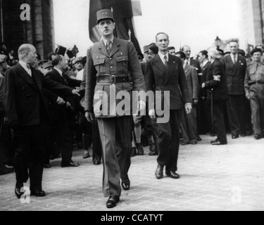 GENERAL CHARLES DE GAULLE am Arc de Triomphe 1944 nach der Befreiung von Paris Stockfoto