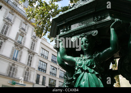 öffentliche Trinkbrunnen Markt der Bastille in Paris Frankreich Stockfoto