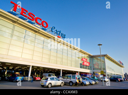 Tesco Extra Supermarkt Parkplatz Long Eaton Stadt Derbyshire Nottinghamshire England UK GB EU Europa Stockfoto