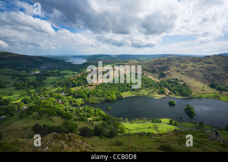 Rydal Wasser und Windermere in der Ferne von Nab Narbe. Lake District National Park. Cumbria. England. VEREINIGTES KÖNIGREICH. Stockfoto