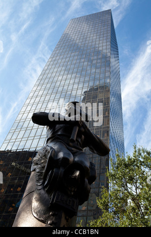 Statue eines African American Railroad Arbeiter vertritt Transport des Bildhauers Raymond Kaskey in Charlotte, NC Stockfoto