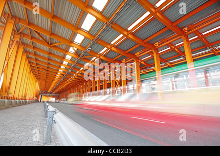 Orange Stahl tunnel Stockfoto