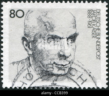 Deutschland - ca. 1988: Eine Briefmarke gedruckt in Deutschland, gewidmet den 100. Jahrestag der Geburt, Jacob Kaiser, ca. 1988 Stockfoto