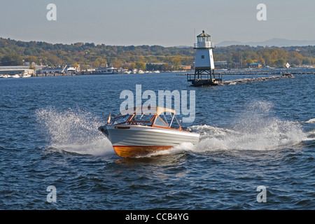 Burlington Vermont Ufer Boote Marina Lake Champlain Herbstlaub New England USA Stockfoto