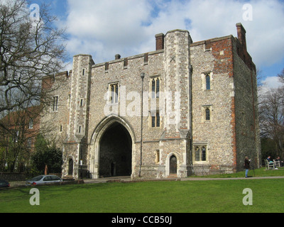 Tor der ehemaligen Abtei von St. Albans, Hertfordshire, UK. Stockfoto