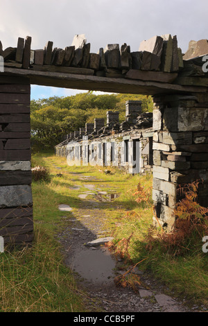 Ruinen der alten Kaserne Anglesey Quarrymen Ferienhäuser in stillgelegten Dinorwig Schiefer-Steinbruch auf Elidir Fawr in Snowdonia North Wales UK Stockfoto