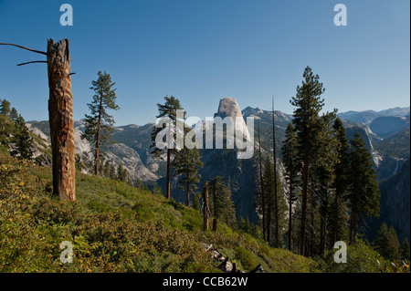 Half Dome betrachtet von der Panorama-Trail Glacial Ausgangspunkt. Yosemite-Nationalpark. Kalifornien. USA Stockfoto