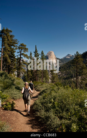 Half Dome betrachtet von der Panorama-Trail Glacial Ausgangspunkt. Yosemite-Nationalpark. Kalifornien. USA Stockfoto