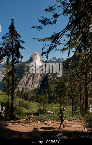 Half Dome betrachtet von der Panorama-Trail Glacial Ausgangspunkt. Yosemite-Nationalpark. Kalifornien. USA Stockfoto