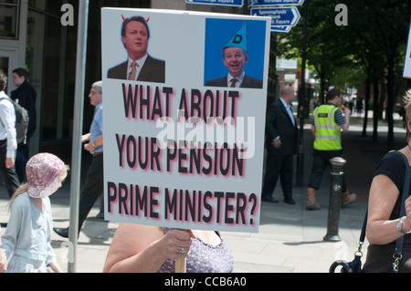 Offizielle Demo gegen Kürzungen der Regierung in Manchester Stockfoto