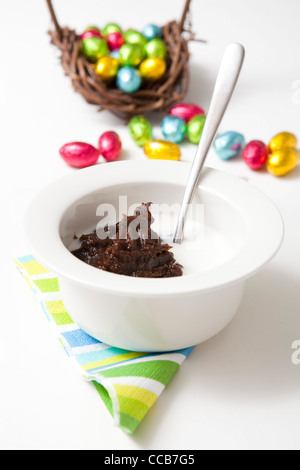 Traditionelle finnische Ostern Essen, Mammi, Roggen-pudding Stockfoto