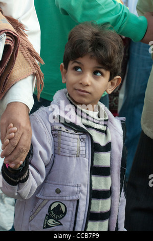 Ägyptische junge mit seiner Familie, feiern Eid el Adha, dem islamischen Opferfest, in Kairo Stockfoto