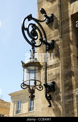 Eisernen Lampe außerhalb Hotel de Ville, Bordeaux Stockfoto