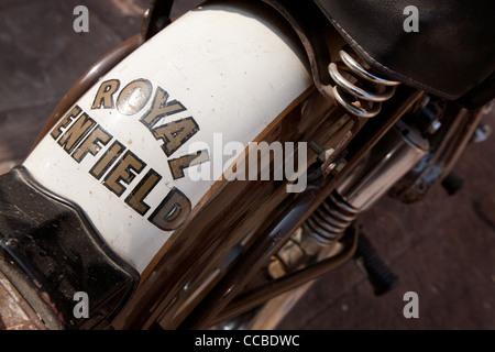 Royal Enfield Motorrad innen Mehrangarh Fort in Jodhpur in Rajasthan, Indien Stockfoto