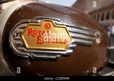 Royal Enfield Motorrad innen Mehrangarh Fort in Jodhpur in Rajasthan, Indien Stockfoto