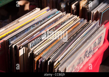 Vinyl-Schallplatten in einem Flohmarkt - Montmartre (Paris) Stockfoto