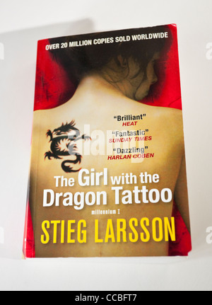 Das Mädchen mit dem Drachen Tattoo Buch. Stockfoto