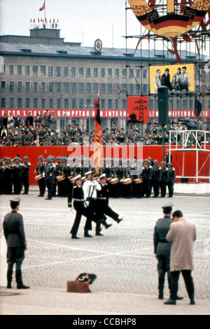 Militärparade der nationalen Volksarmee Armee NVA der DDR 1960 in Ost-Berlin. Stockfoto