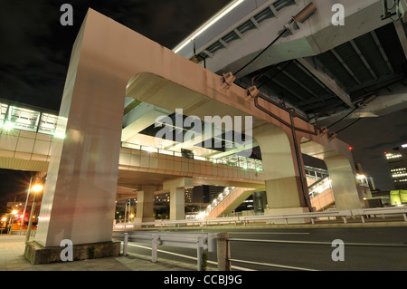 riesige Autobahnen strukturieren Hintergrund mit Nachtbeleuchtung Stadt, Tokio, Japan Stockfoto