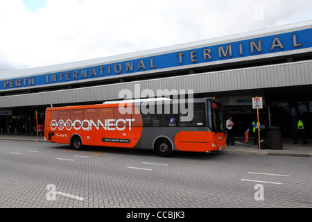 Die Perth verbinden Shuttlebus-Service im internationalen Terminal des Flughafen Perth, Australien. Stockfoto