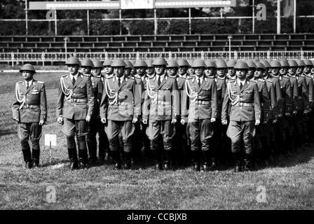 Militärische Zeremonie für Alumni der Offiziere Highschool der nationalen Volksarmee Armee NVA der DDR. Stockfoto