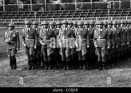 Militärische Zeremonie für Alumni der Offiziere Highschool der nationalen Volksarmee Armee NVA der DDR. Stockfoto