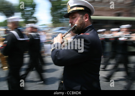 Soldaten marschieren am 2. Juni parade in Rom Italien Stockfoto