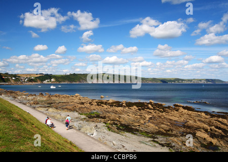 Blick vom Hannafore Punkt in Richtung Looe, Cornwall, Vereinigtes Königreich Stockfoto