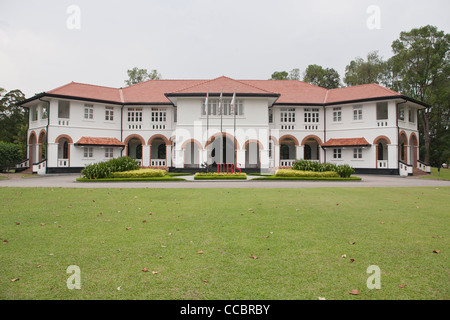 Die Fassade des die UBS Business University in Singapur. Stockfoto