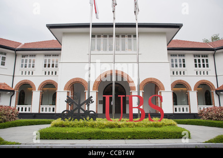 Die Fassade des die UBS Business University in Singapur. Stockfoto