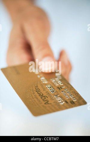 Hand halten Kreditkarte Stockfoto