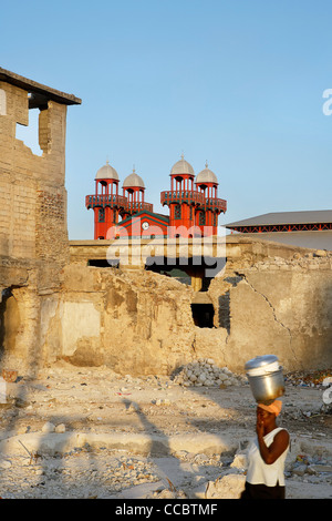 John Mcaslan + Partner sind stolz darauf, ein Teil des Abschlusses der historischen Eisenmarkt In Port-Au-Prince der Eisenmarkt Stockfoto