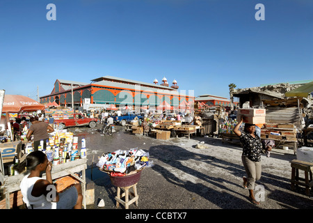 John Mcaslan + Partner sind stolz darauf, ein Teil des Abschlusses der historischen Eisenmarkt In Port-Au-Prince der Eisenmarkt Stockfoto