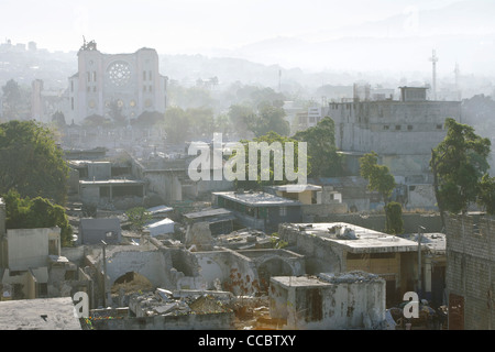 John Mcaslan + Partner sind stolz darauf, ein Teil des Abschlusses der historischen Eisenmarkt In Port-Au-Prince der Eisenmarkt Stockfoto