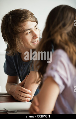 Freunde, die zusammen hängen Stockfoto