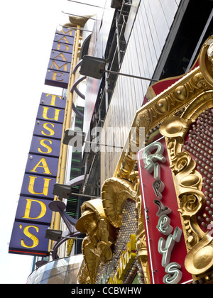 Madame Tussauds Wachsmuseum und Ripley's Believe IT or Not! Beschilderung, 42nd Street, NYC 2011 Stockfoto