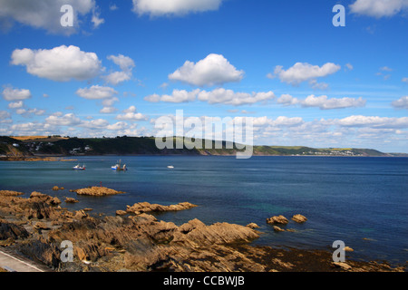 Blick vom Hannafore Punkt in Richtung Looe, Cornwall, Vereinigtes Königreich Stockfoto